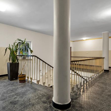 Metro Politechnika 3-Bedroom Apartment Varsavia Esterno foto